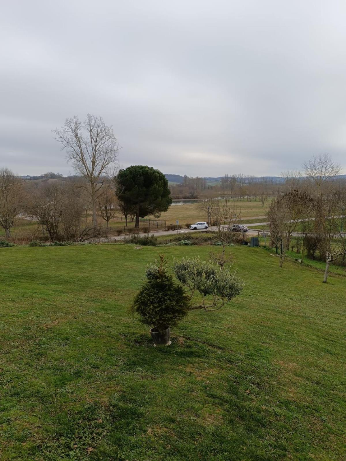 Grande Maison Avec Vue Sur Le Lac Saramon Buitenkant foto